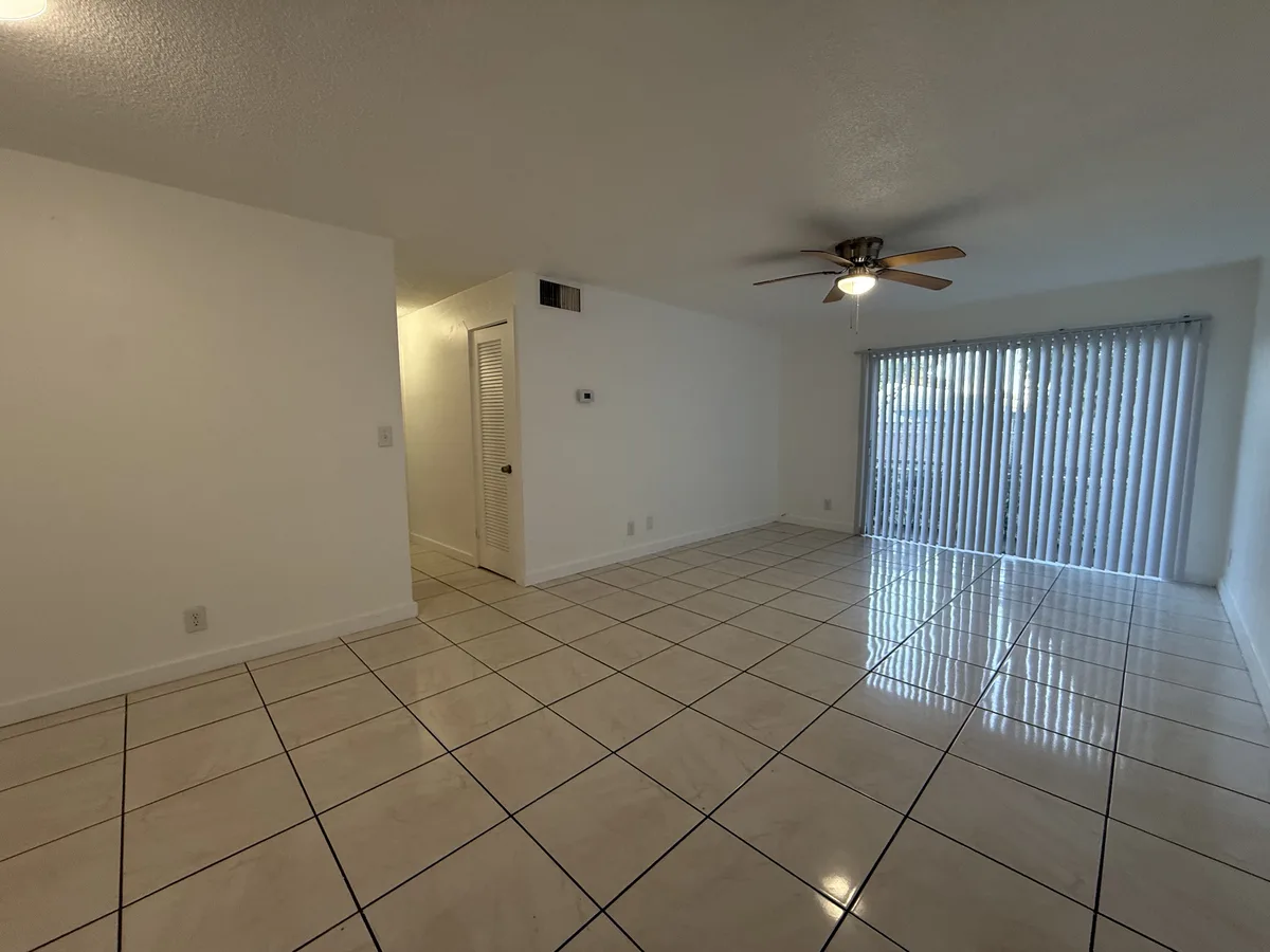 300 SE 11 Ave #102 — 2BR/1BA apartment photo 10