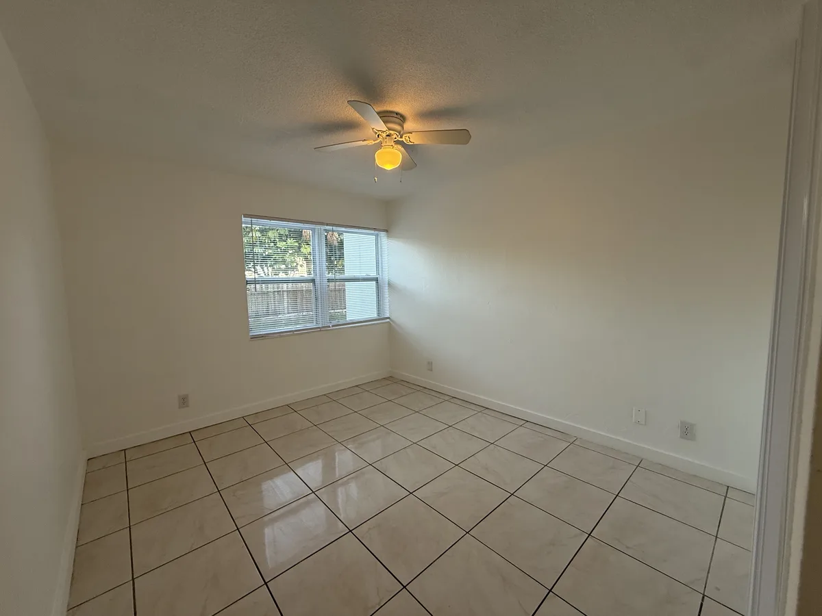 300 SE 11 Ave #102 — 2BR/1BA apartment photo 2