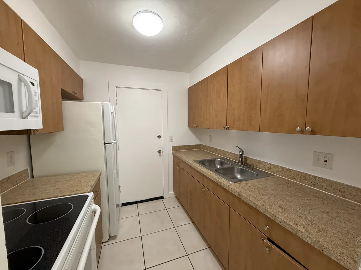 300 SE 11 Ave #102 — 2BR/1BA apartment photo 5