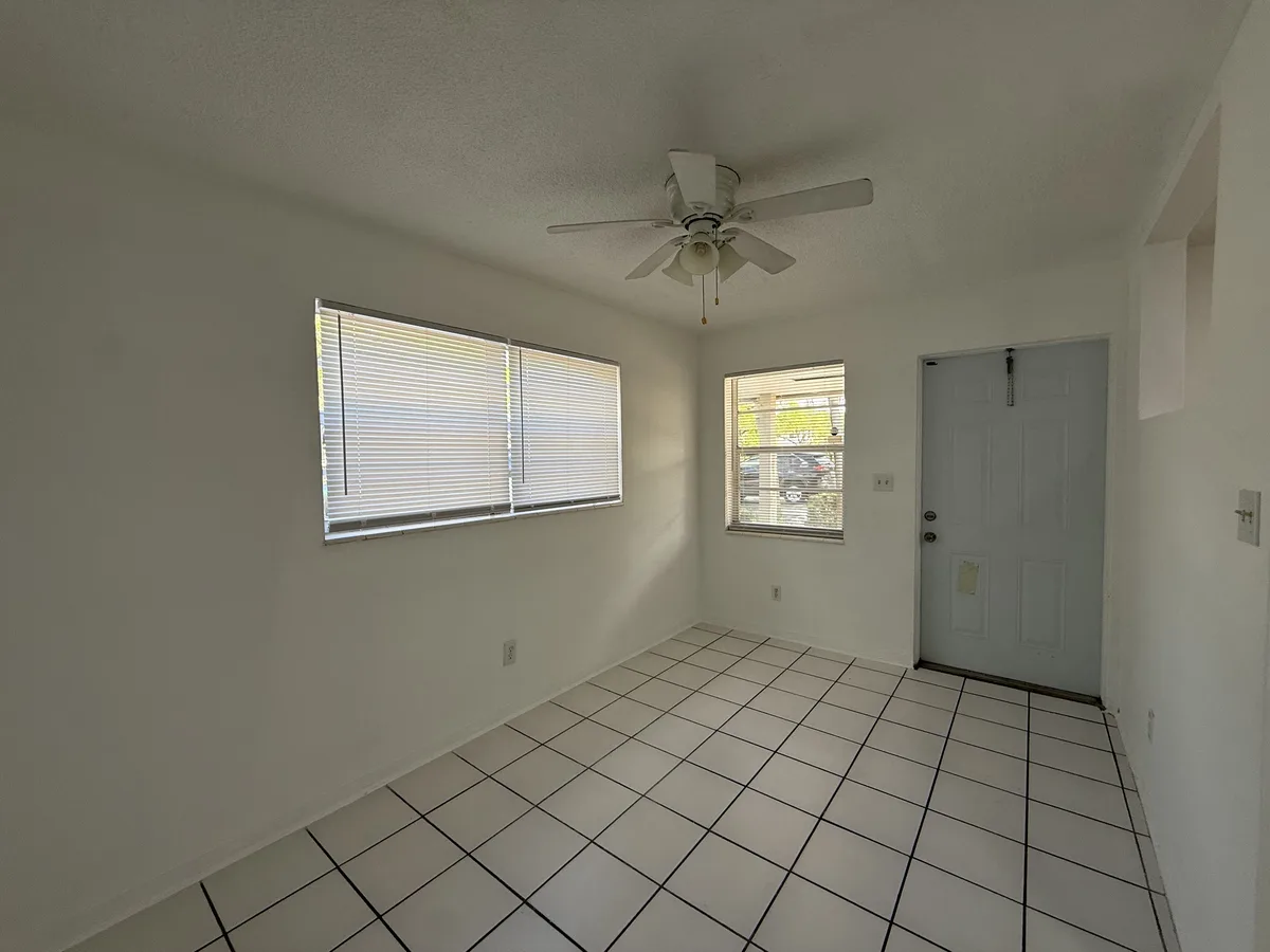 1101-1103 SW 15 Ave #14 — 1BR/1BA apartment photo 2