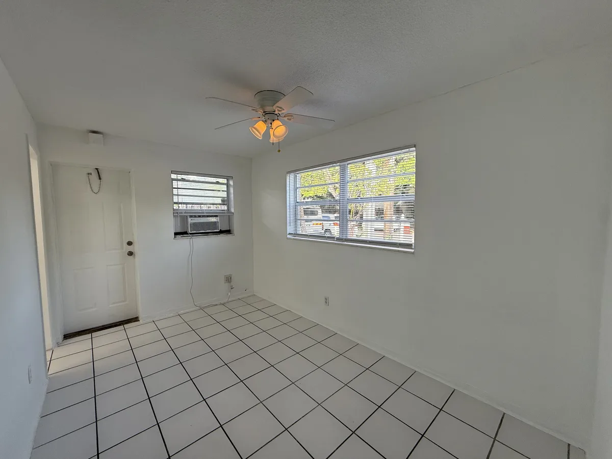 1101-1103 SW 15 Ave #14 — 1BR/1BA apartment photo 5