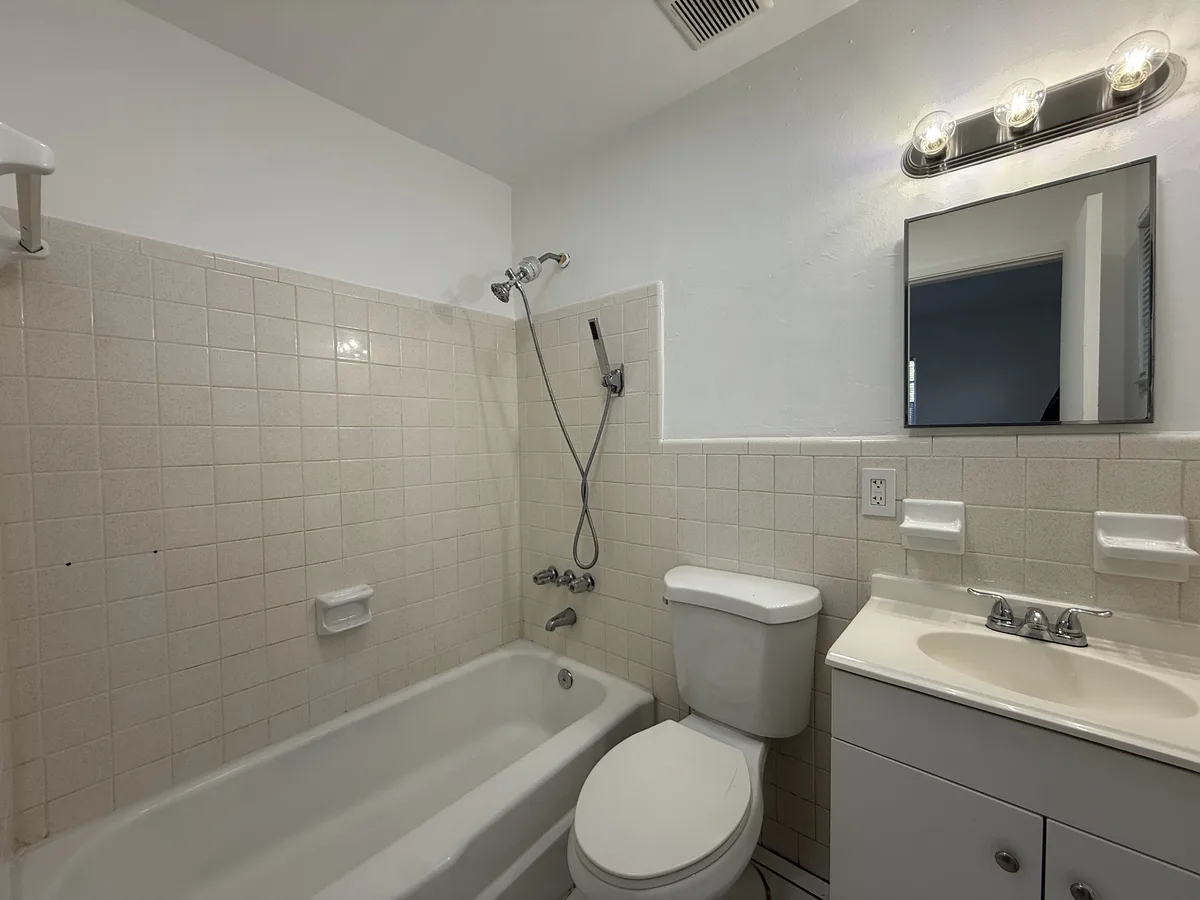 1101-1103 SW 15 Ave #14 — 1BR/1BA apartment photo 7