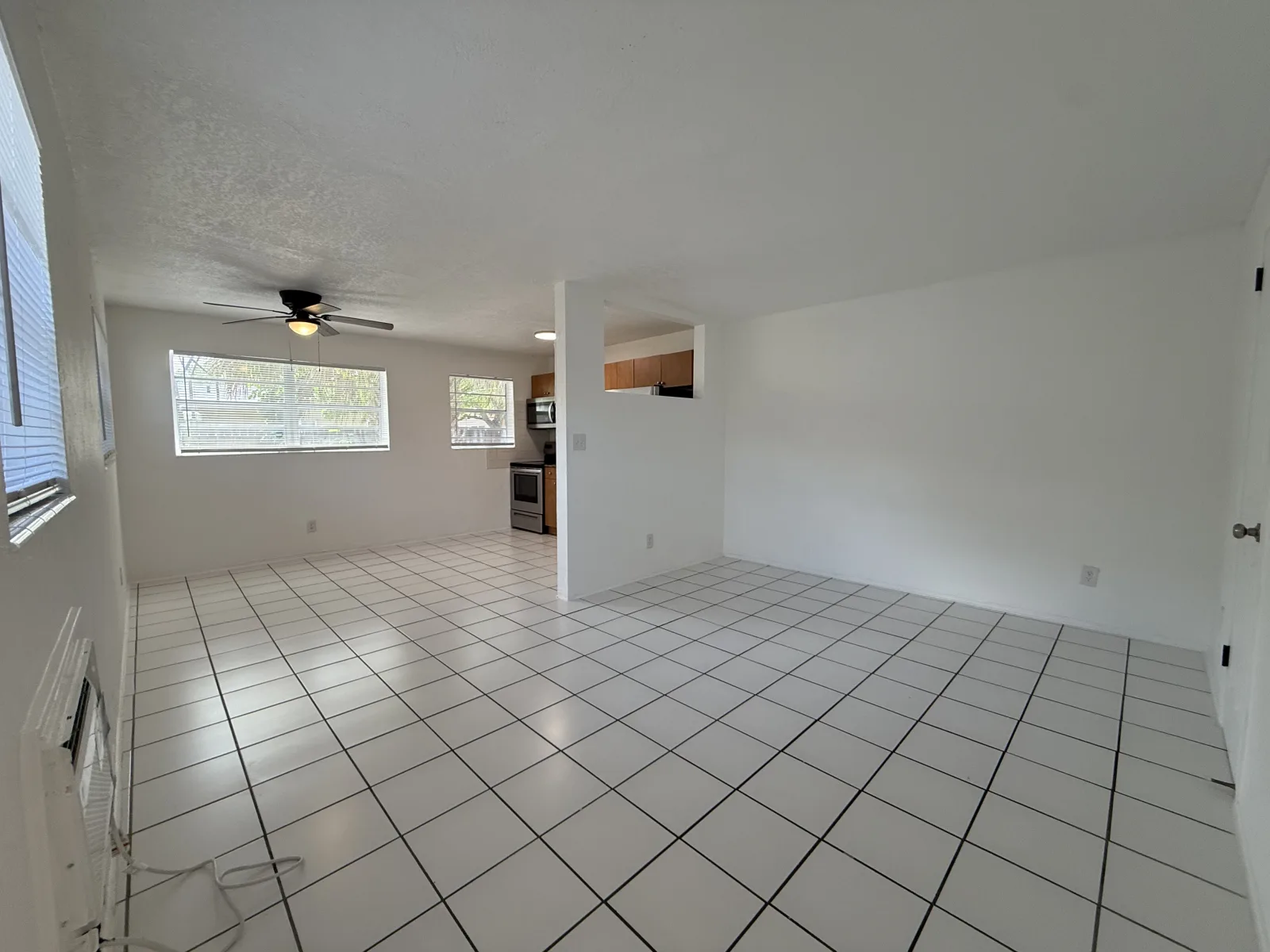 1101-1103 SW 15 Ave #4 — 0BR/1BA apartment photo 1