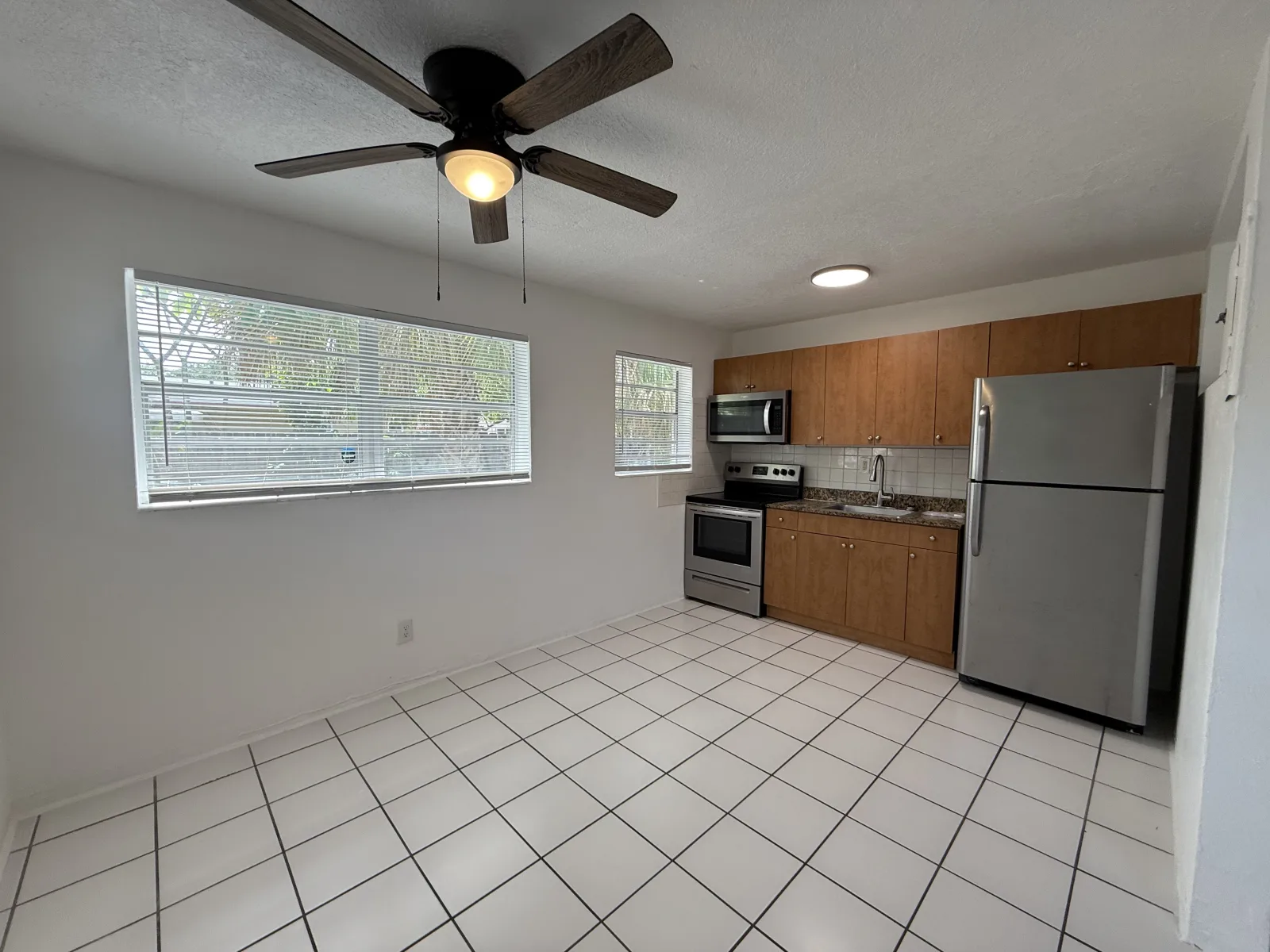 1101-1103 SW 15 Ave #4 — 0BR/1BA apartment photo 2
