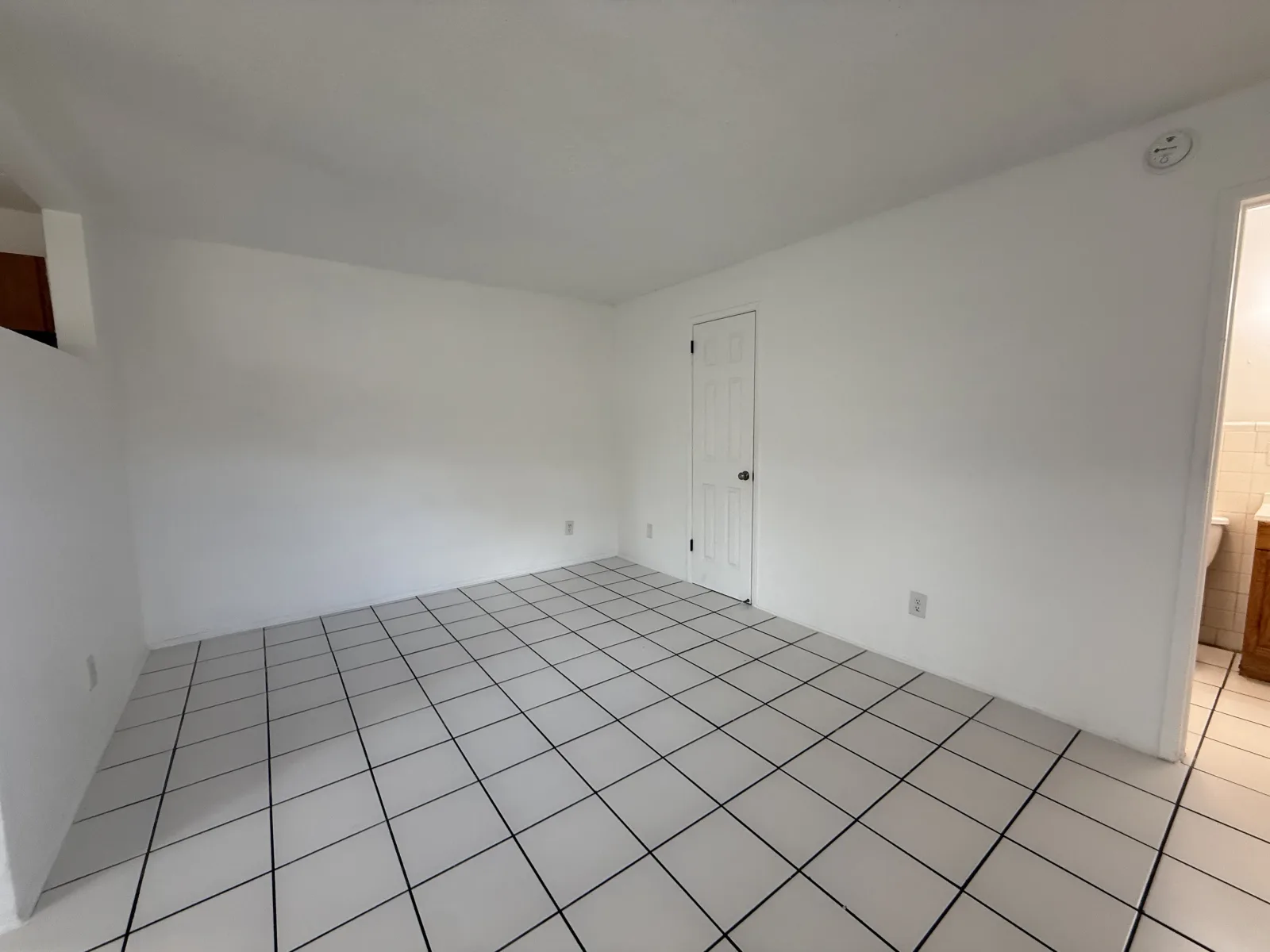 1101-1103 SW 15 Ave #4 — 0BR/1BA apartment photo 3