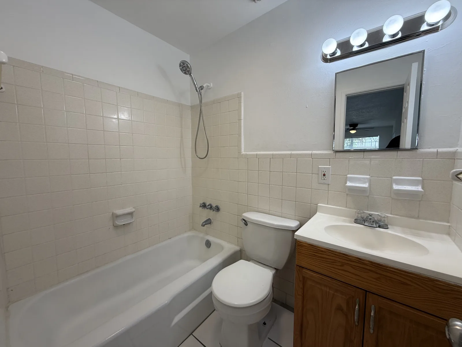 1101-1103 SW 15 Ave #4 — 0BR/1BA apartment photo 5