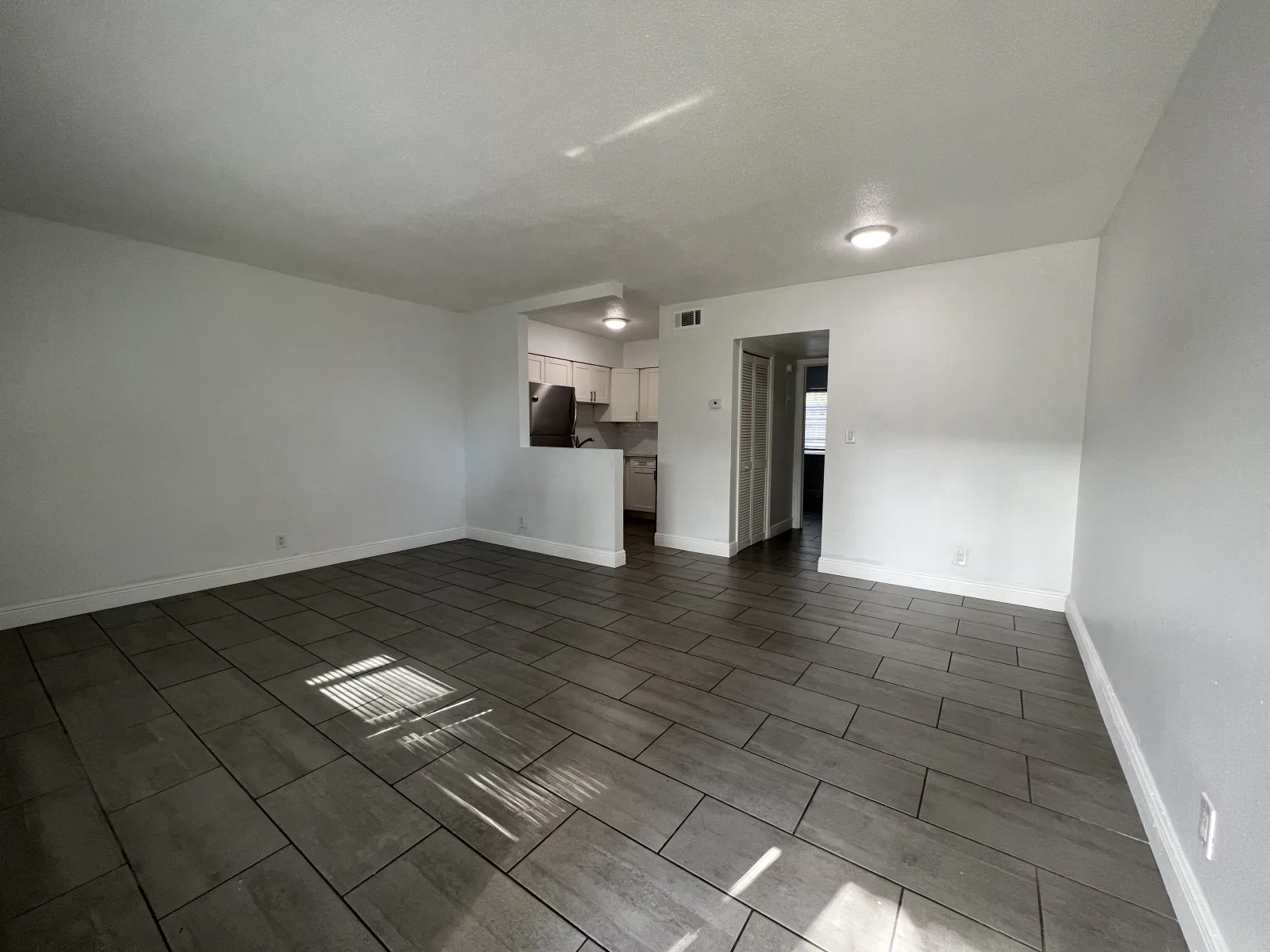 1181 NE 23 Ter #2 — 1BR/1BA apartment photo 1