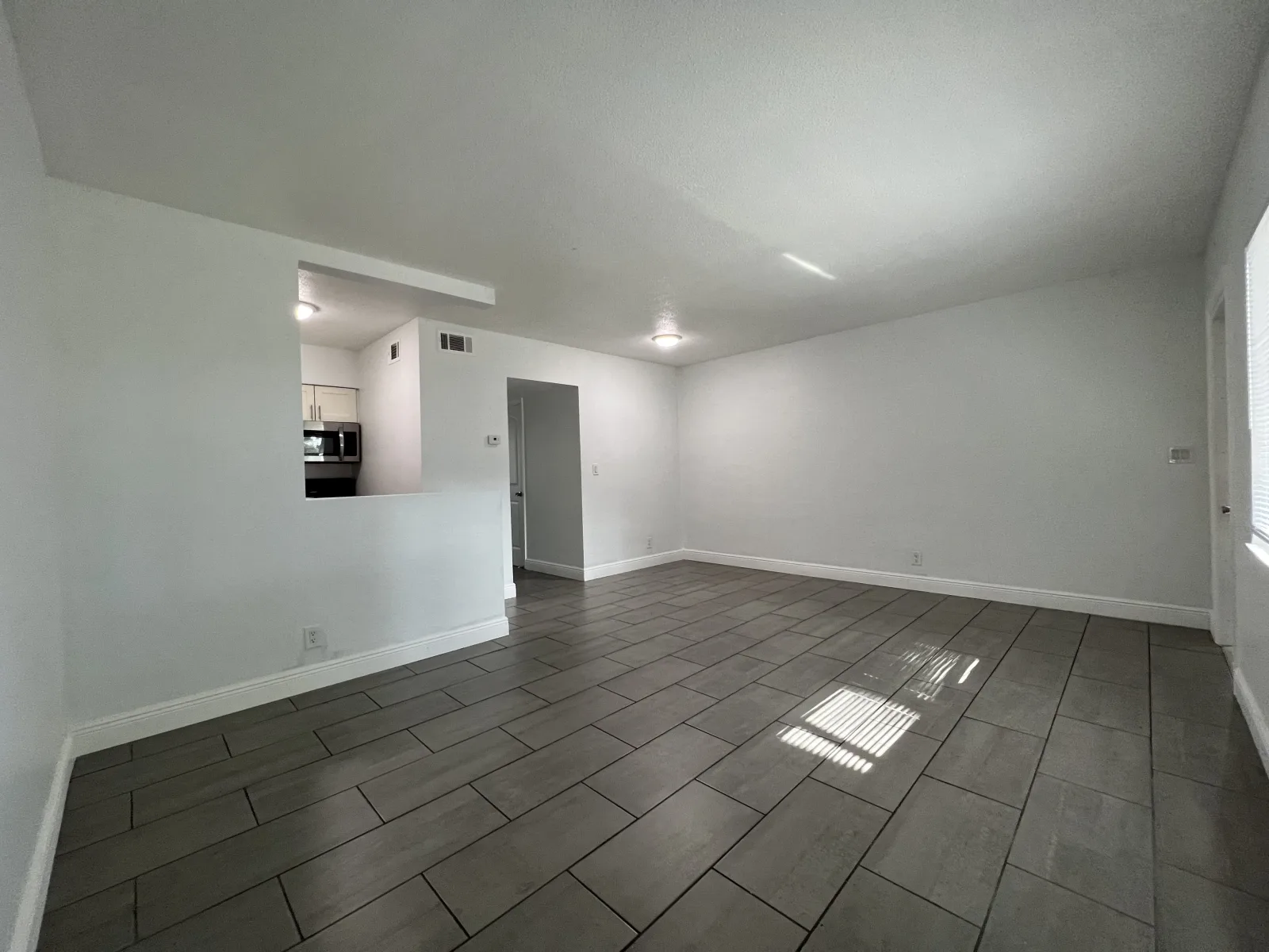 1181 NE 23 Ter #2 — 1BR/1BA apartment photo 2