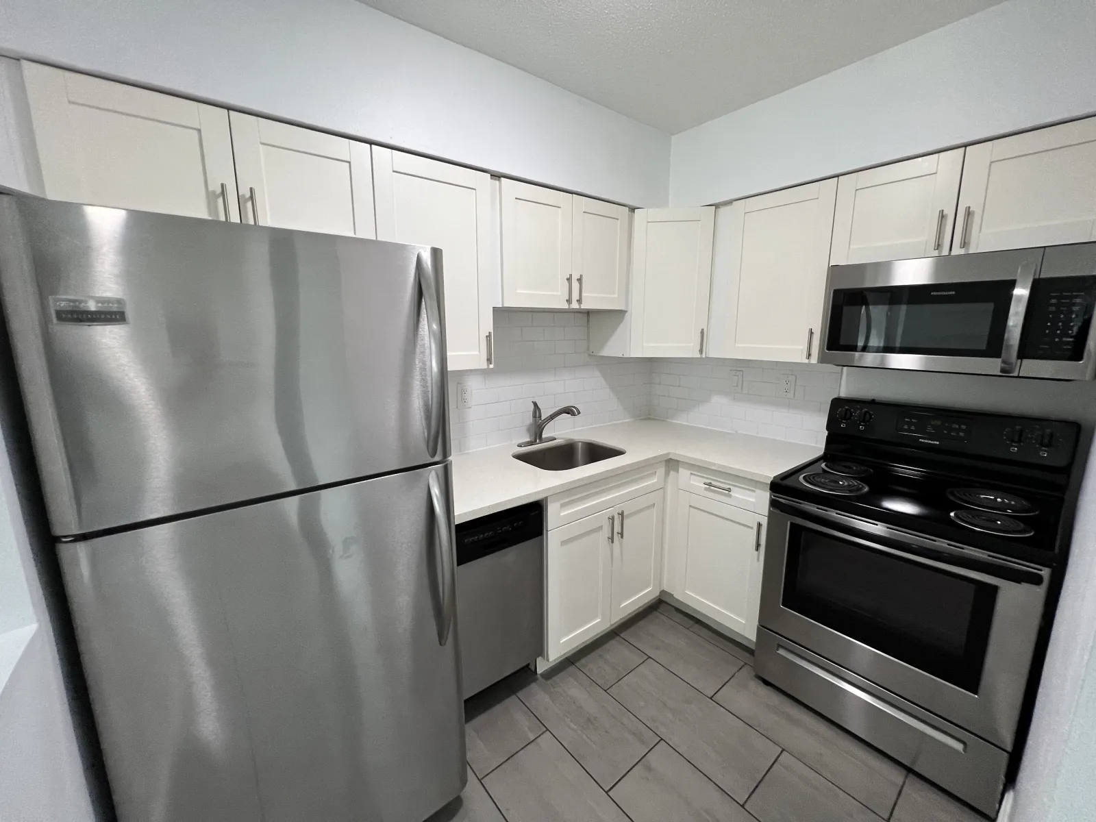 1181 NE 23 Ter #2 — 1BR/1BA apartment photo 3