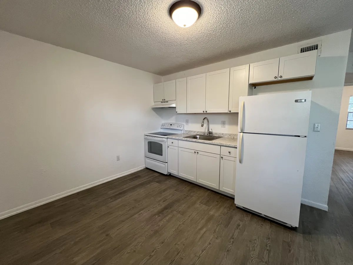1300 NW 2 Ave #10 — 2BR/1BA apartment photo 2
