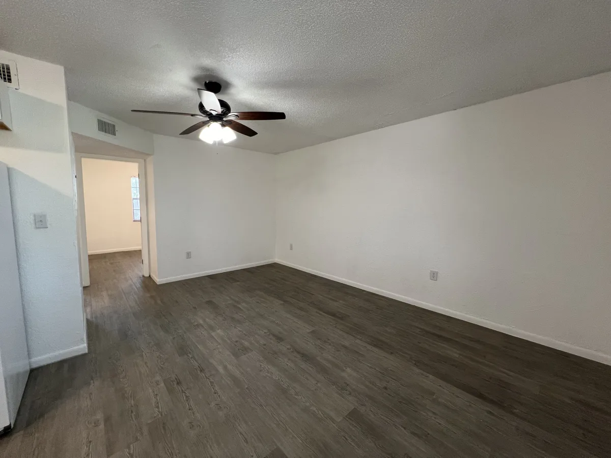 1300 NW 2 Ave #10 — 2BR/1BA apartment photo 3