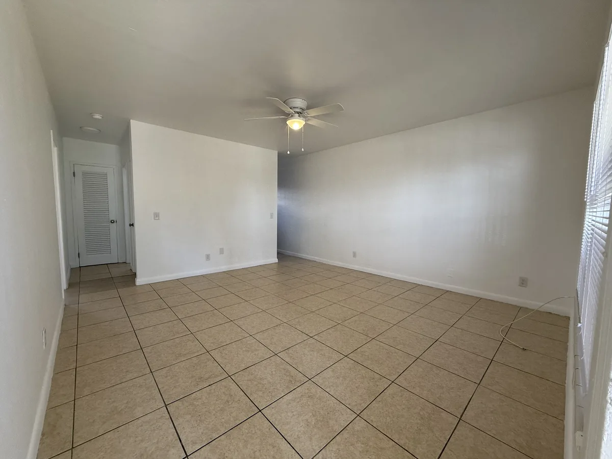 2275 NE 12 St #12 — 1BR/1BA apartment photo 1