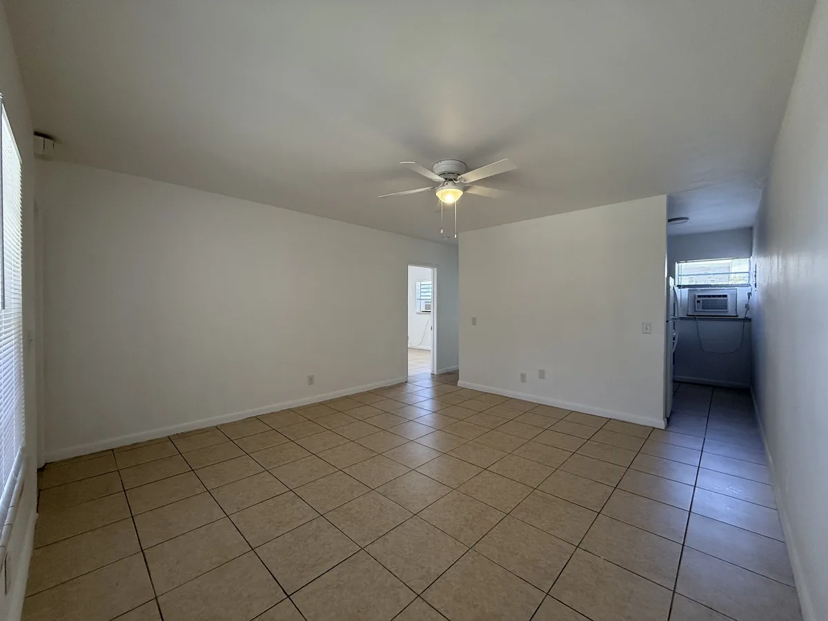 2275 NE 12 St #12 — 1BR/1BA apartment photo 2