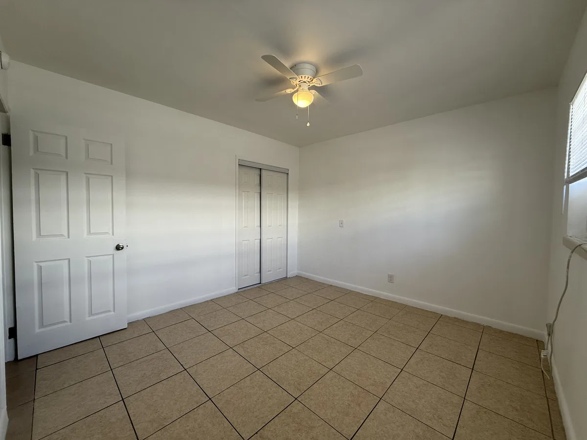 2275 NE 12 St #12 — 1BR/1BA apartment photo 4
