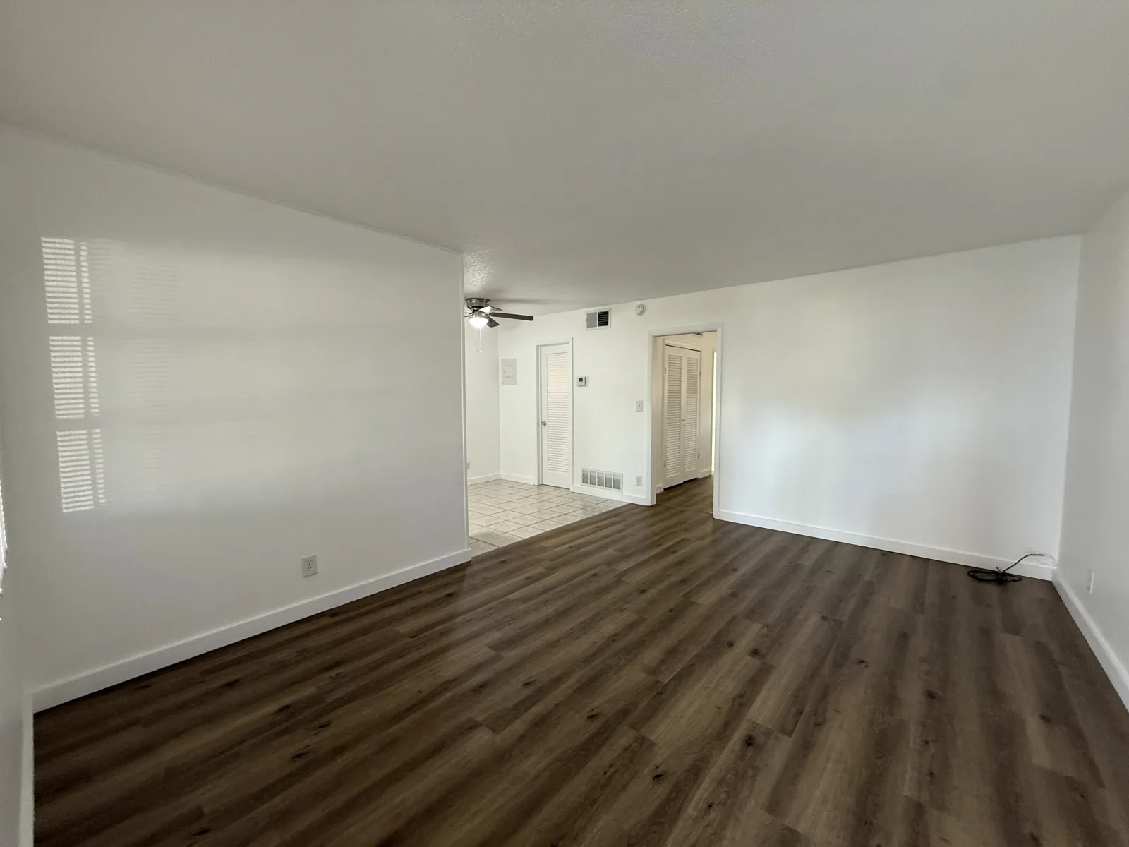 2391-2397 NE 11 Ct #2395 — 1BR/1BA apartment photo 1