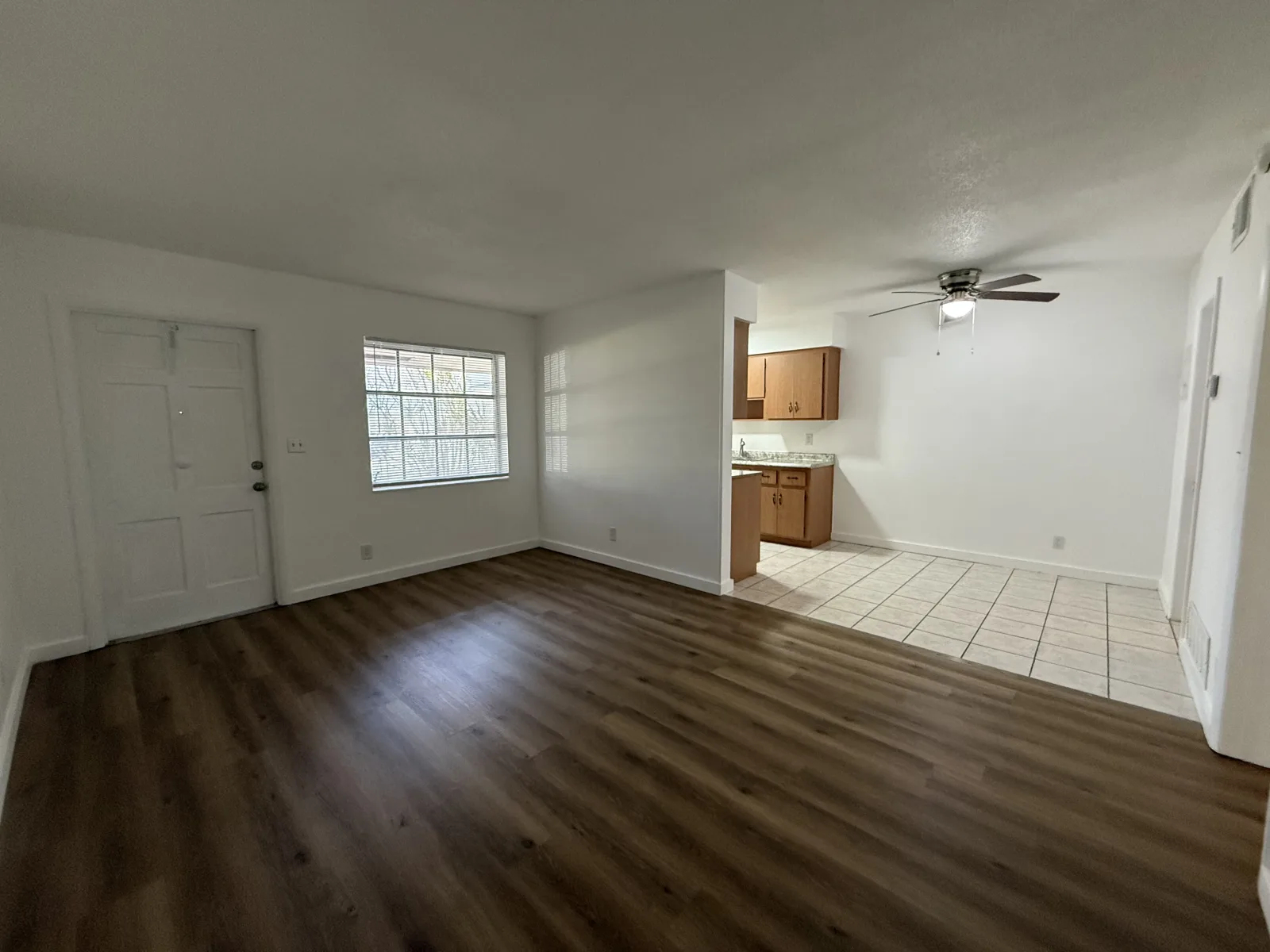 2391-2397 NE 11 Ct #2395 — 1BR/1BA apartment photo 2