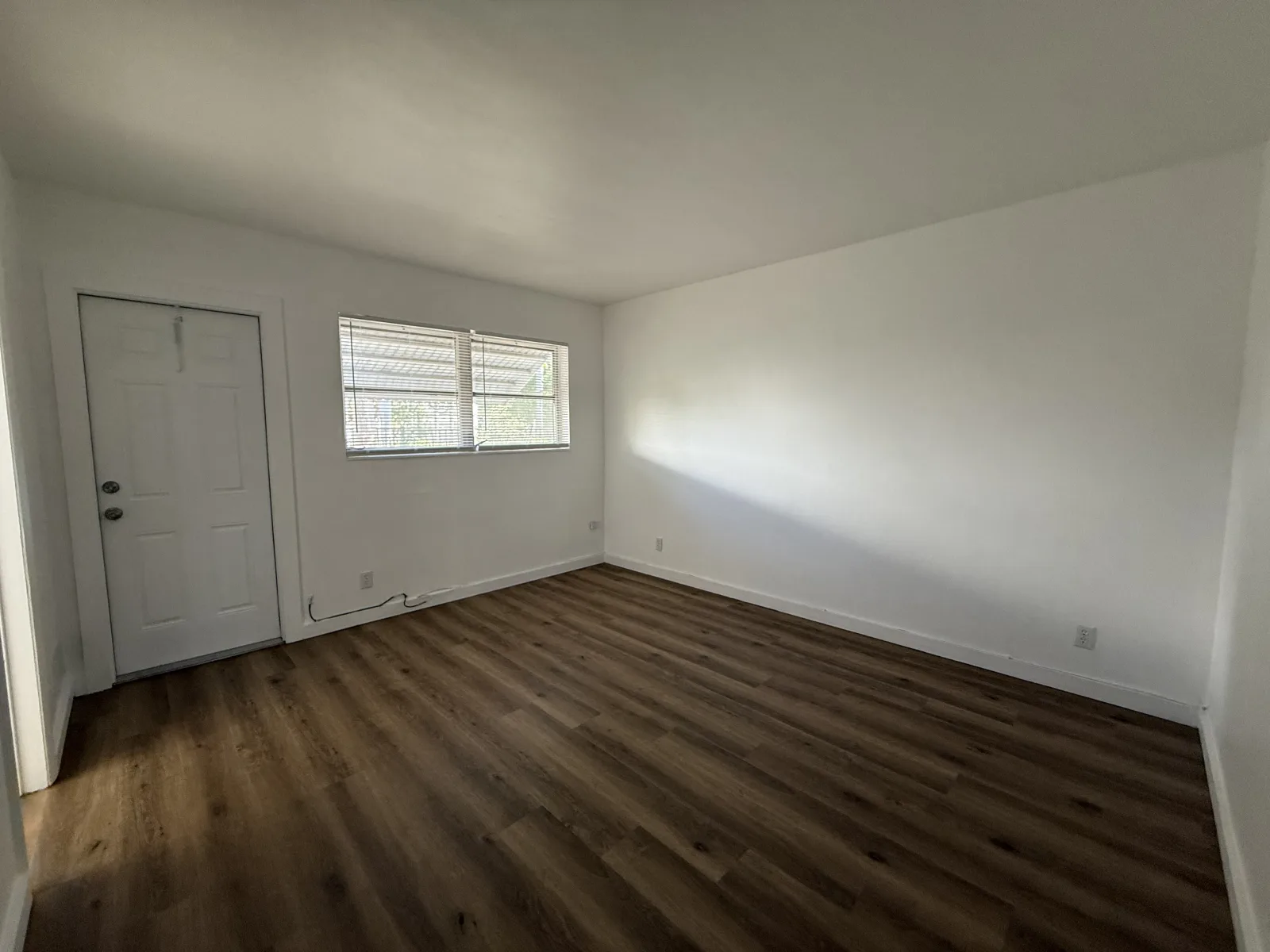 2391-2397 NE 11 Ct #2395 — 1BR/1BA apartment photo 6