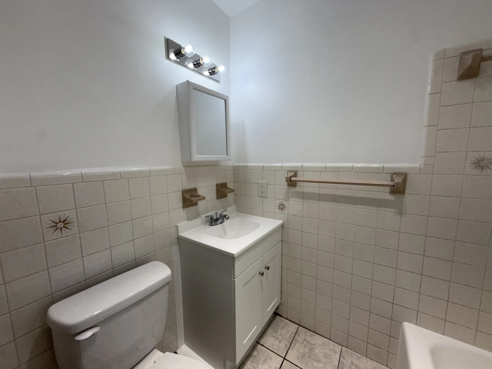2391-2397 NE 11 Ct #2395 — 1BR/1BA apartment photo 9
