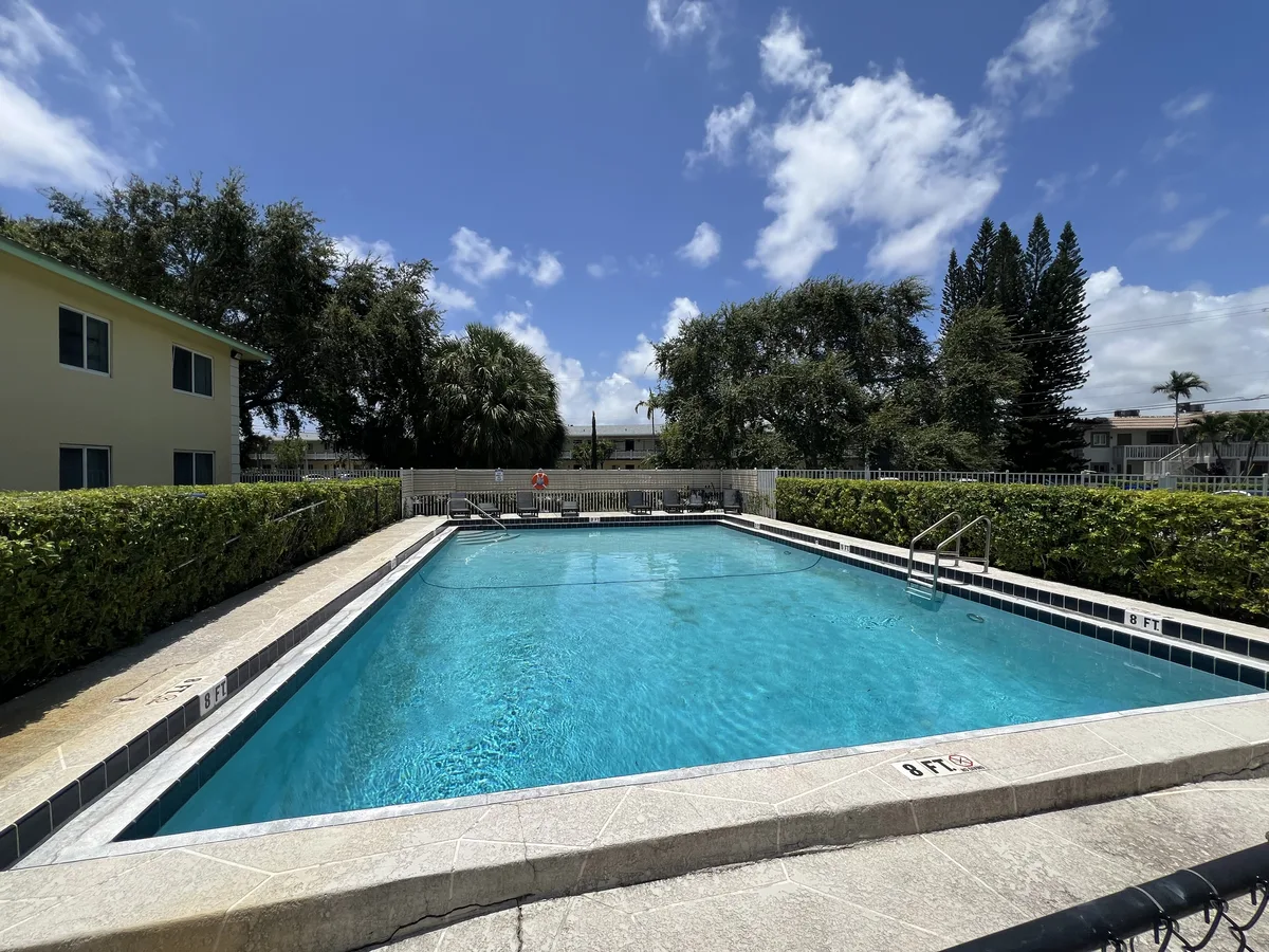 901 Pine Dr #7 — 1BR/1BA apartment photo 7