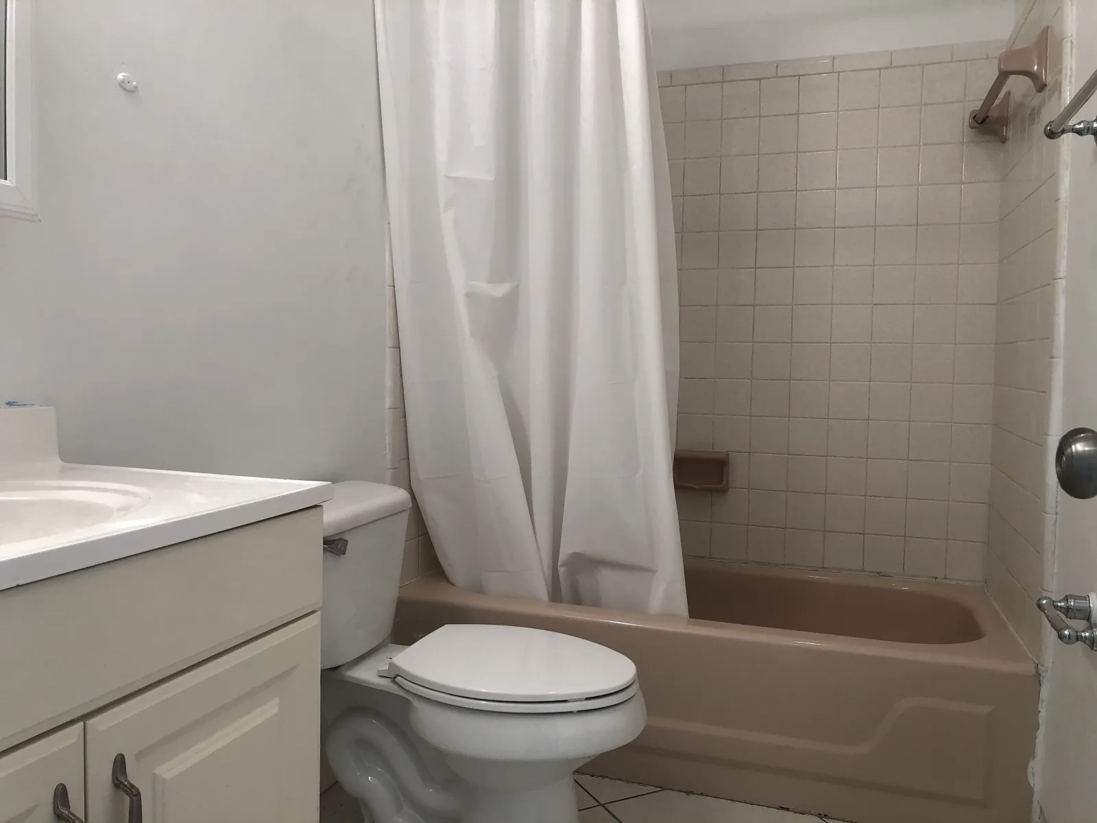409 NW 25 St #1 — 1BR/1BA apartment photo 2