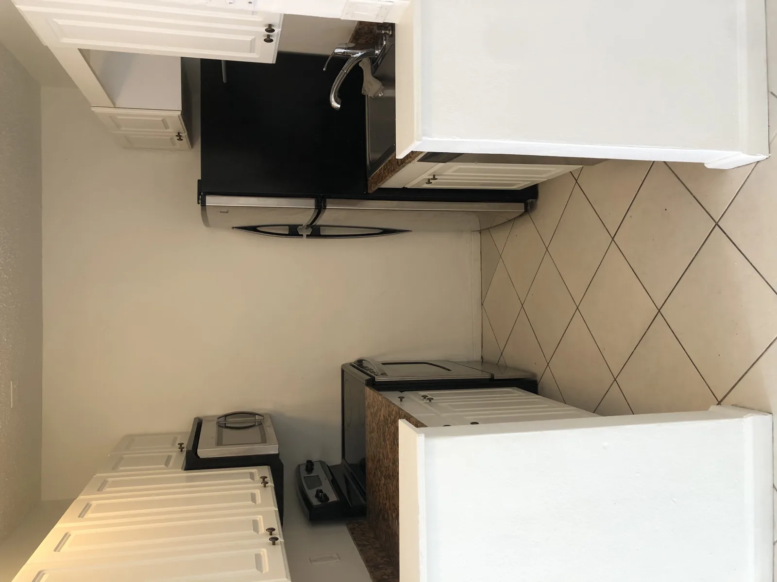 409 NW 25 St #1 — 1BR/1BA apartment photo 3