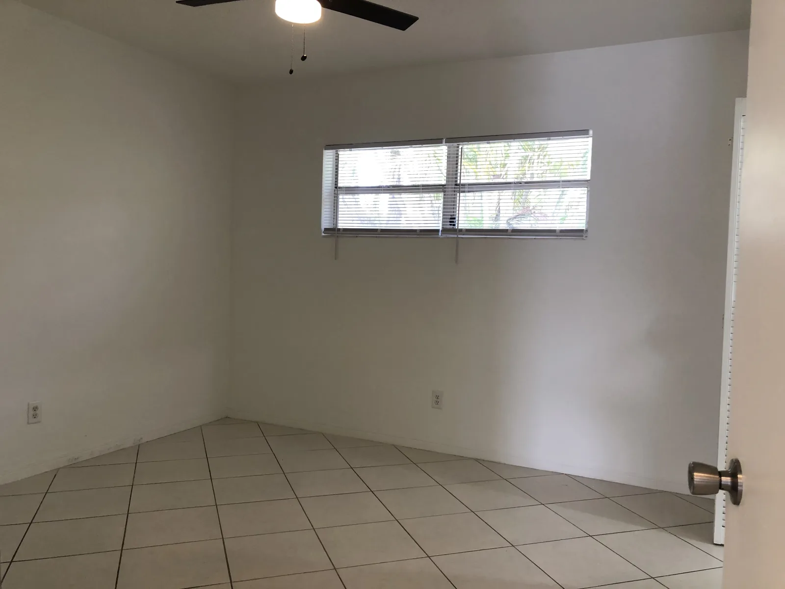 409 NW 25 St #1 — 1BR/1BA apartment photo 5
