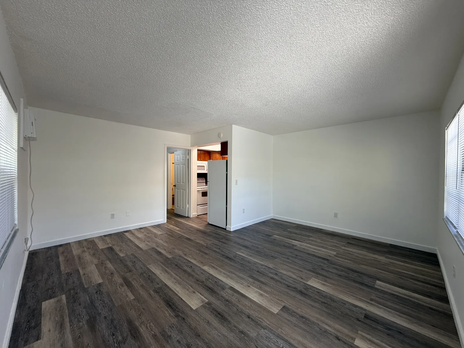 712 NE 1 St #4 — 1BR/1BA apartment photo 1