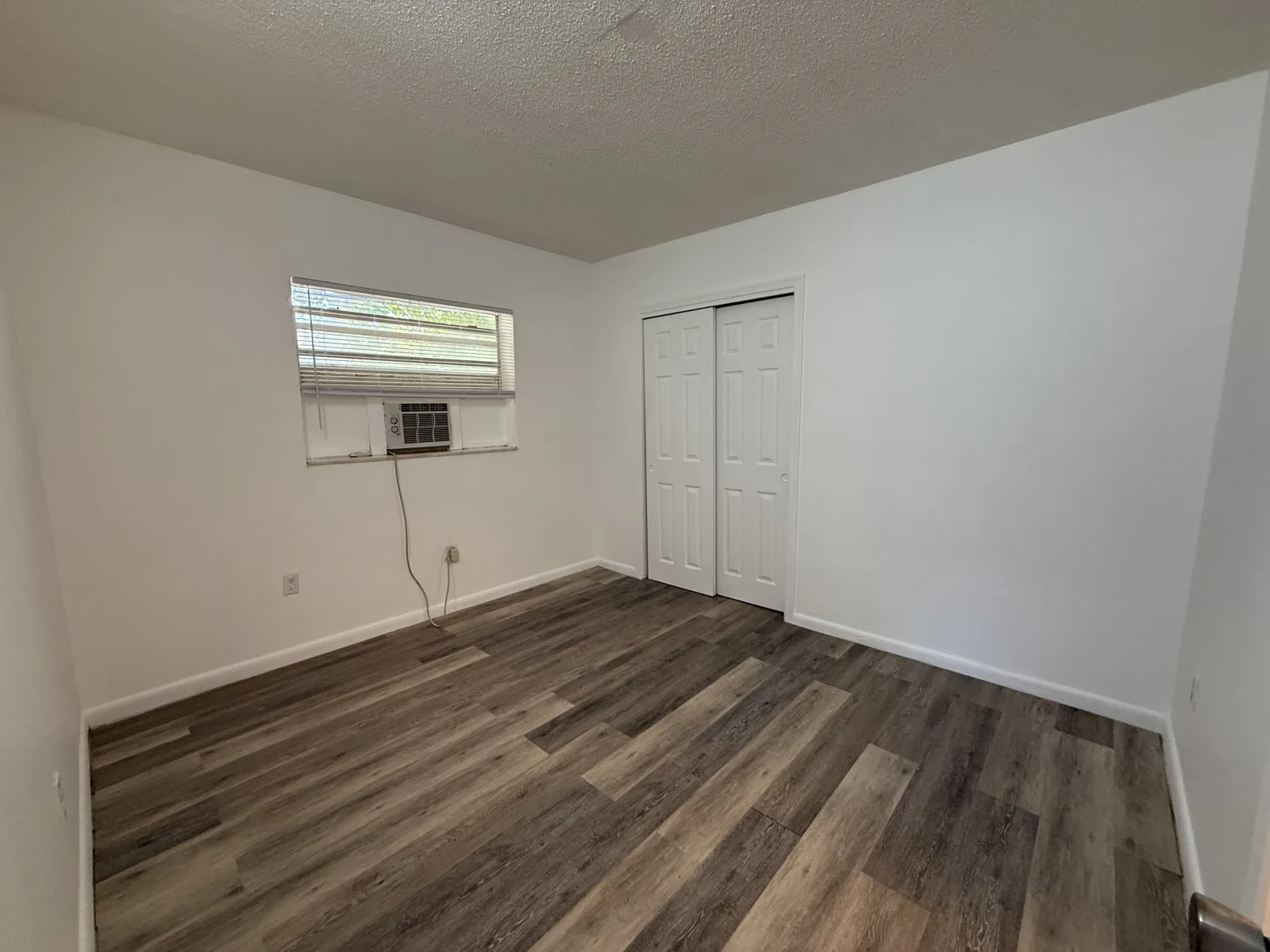 712 NE 1 St #4 — 1BR/1BA apartment photo 4