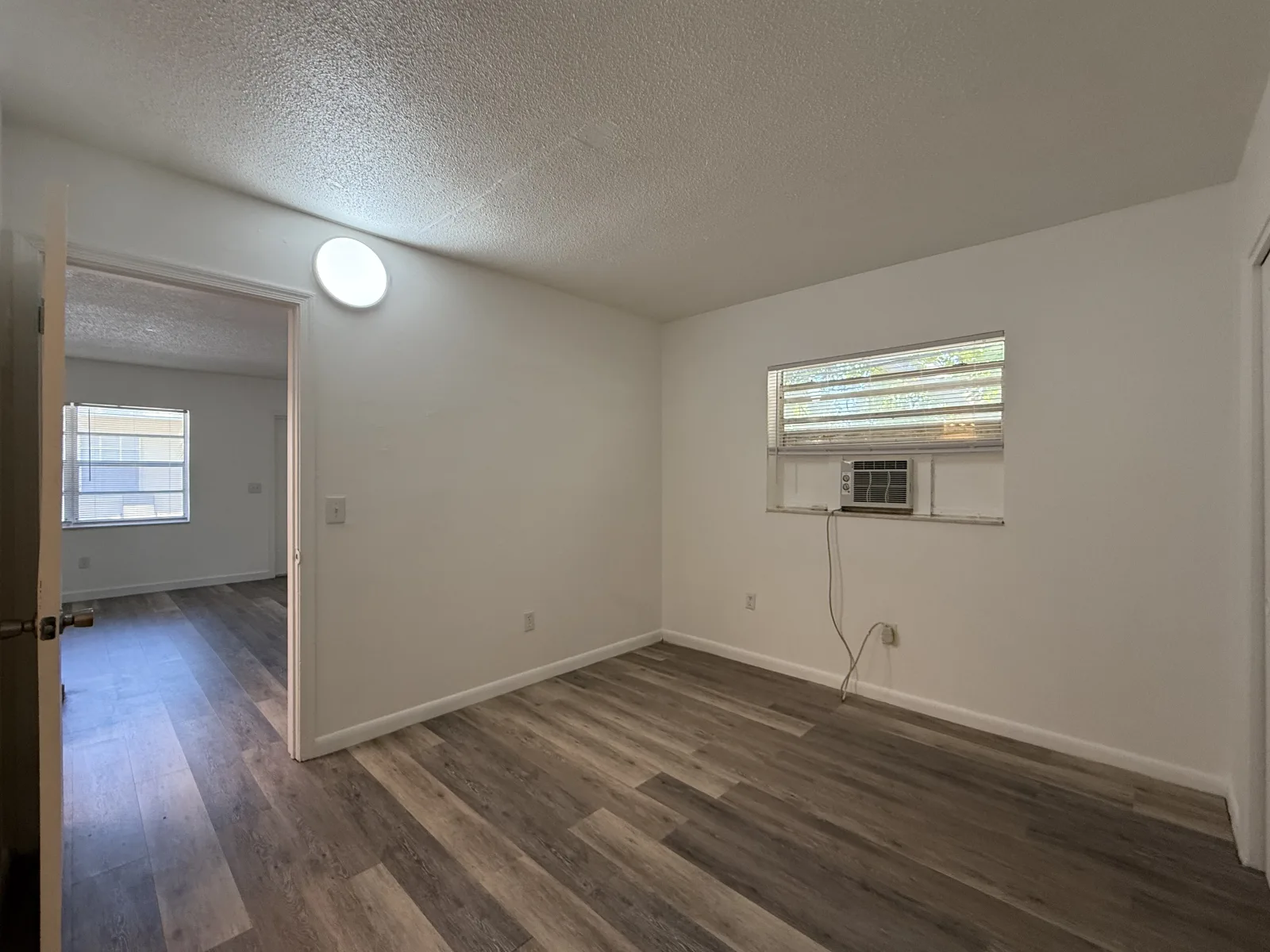 712 NE 1 St #4 — 1BR/1BA apartment photo 5