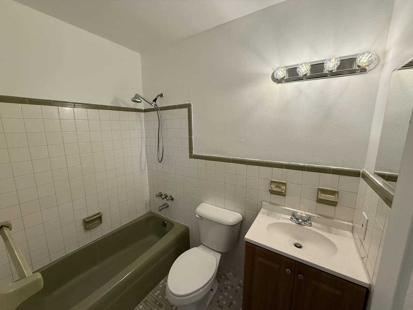 712 NE 1 St #4 — 1BR/1BA apartment photo 6