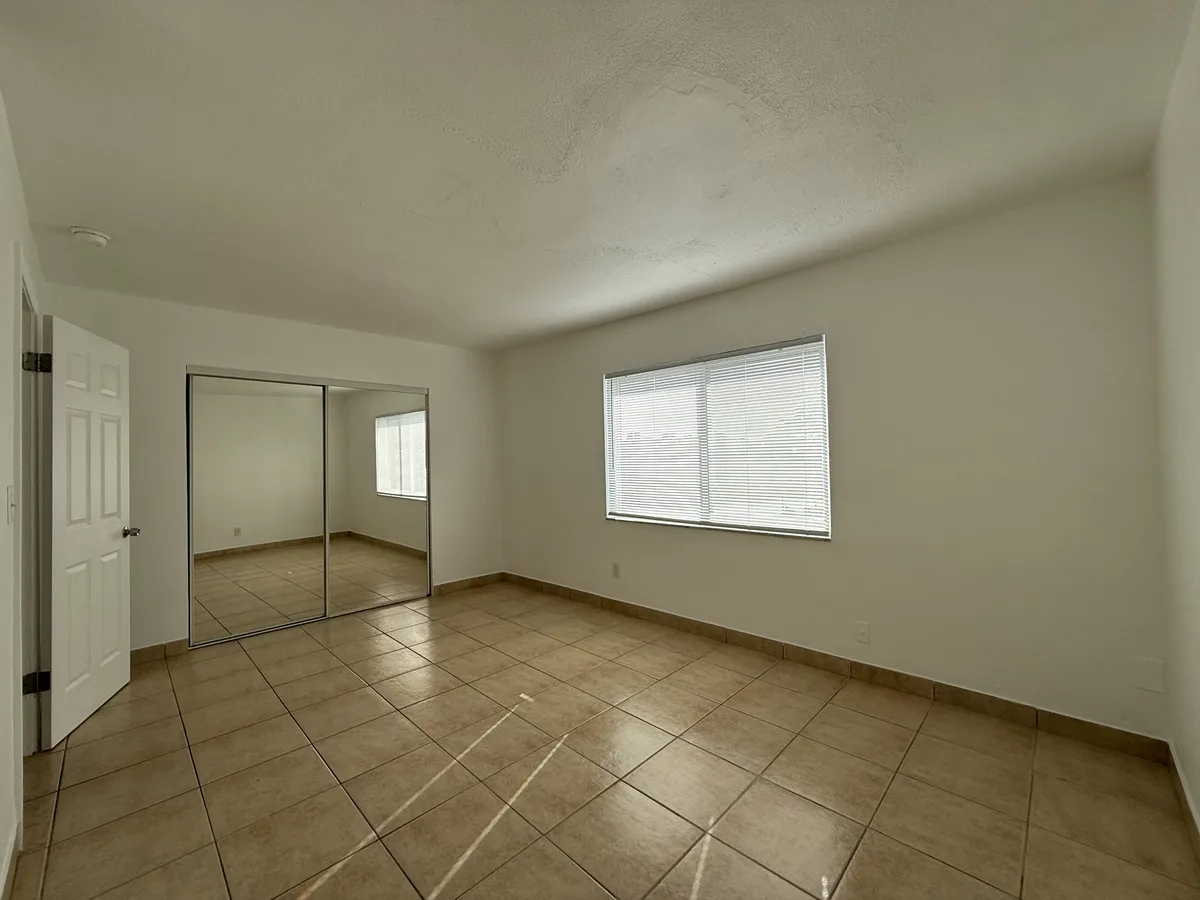 901 Pine Dr #7 — 1BR/1BA apartment photo 4