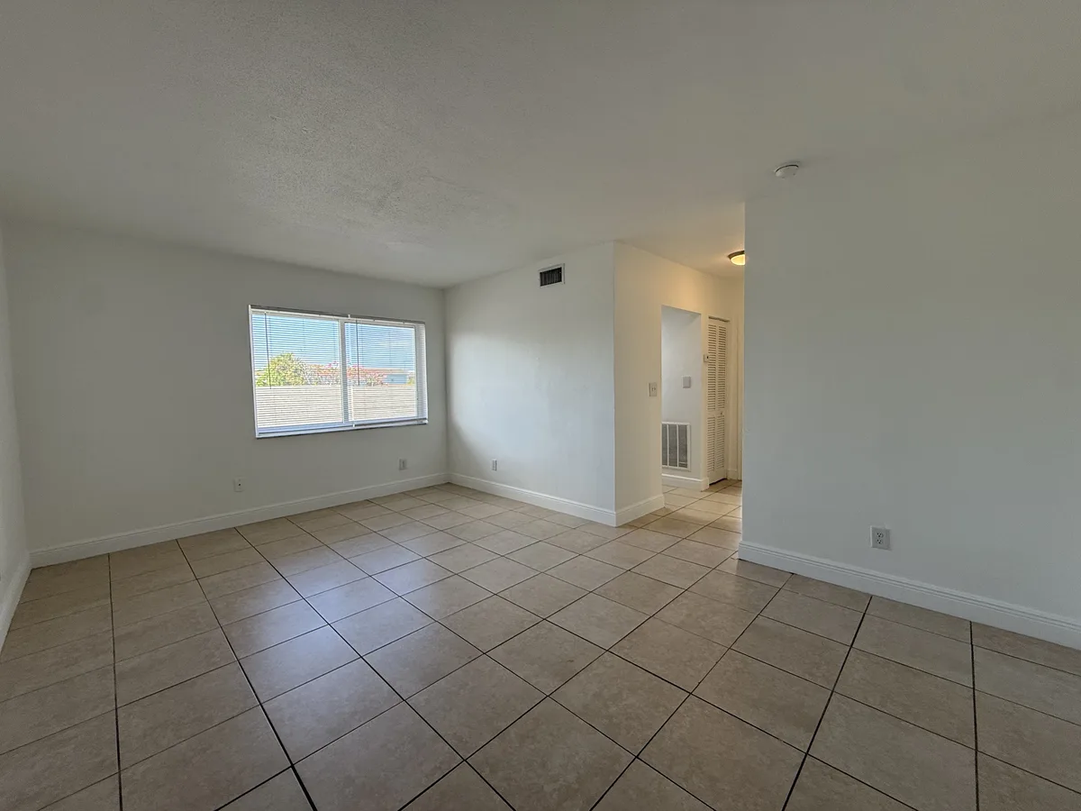 901 Pine Dr #9 — 1BR/1BA apartment photo 1