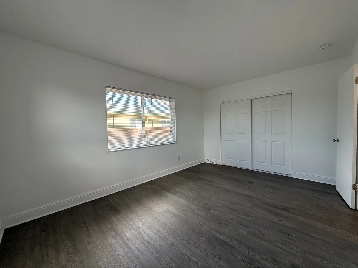 901 Pine Dr #9 — 1BR/1BA apartment photo 6